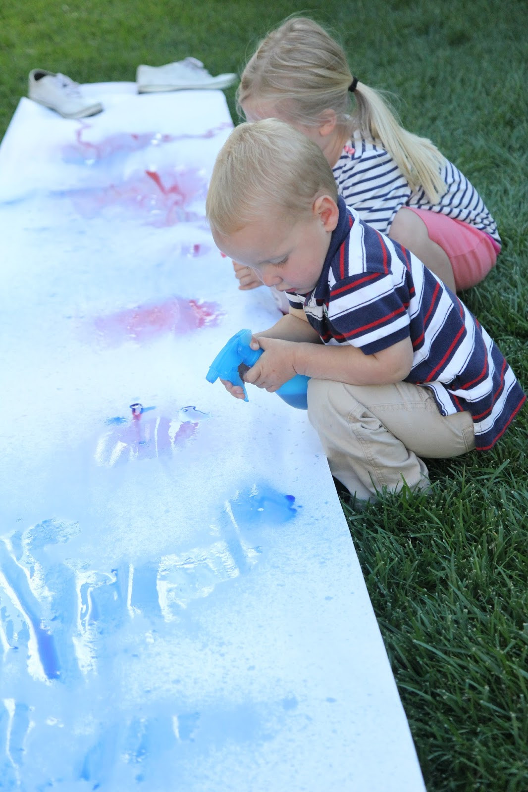 Toddler Artwork Ideas
 Toddler Approved Spray Art for Toddlers