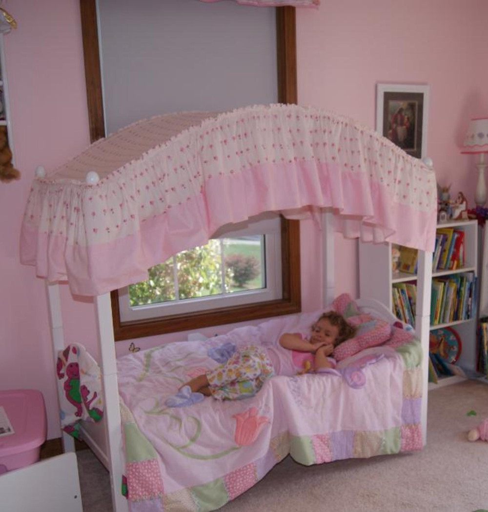 Toddler Bed Canopy DIY
 Little Girl s Bedroom Decorating Ideas and Adorable Girly