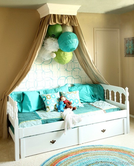 Toddler Bed Canopy DIY
 Remodelaholic