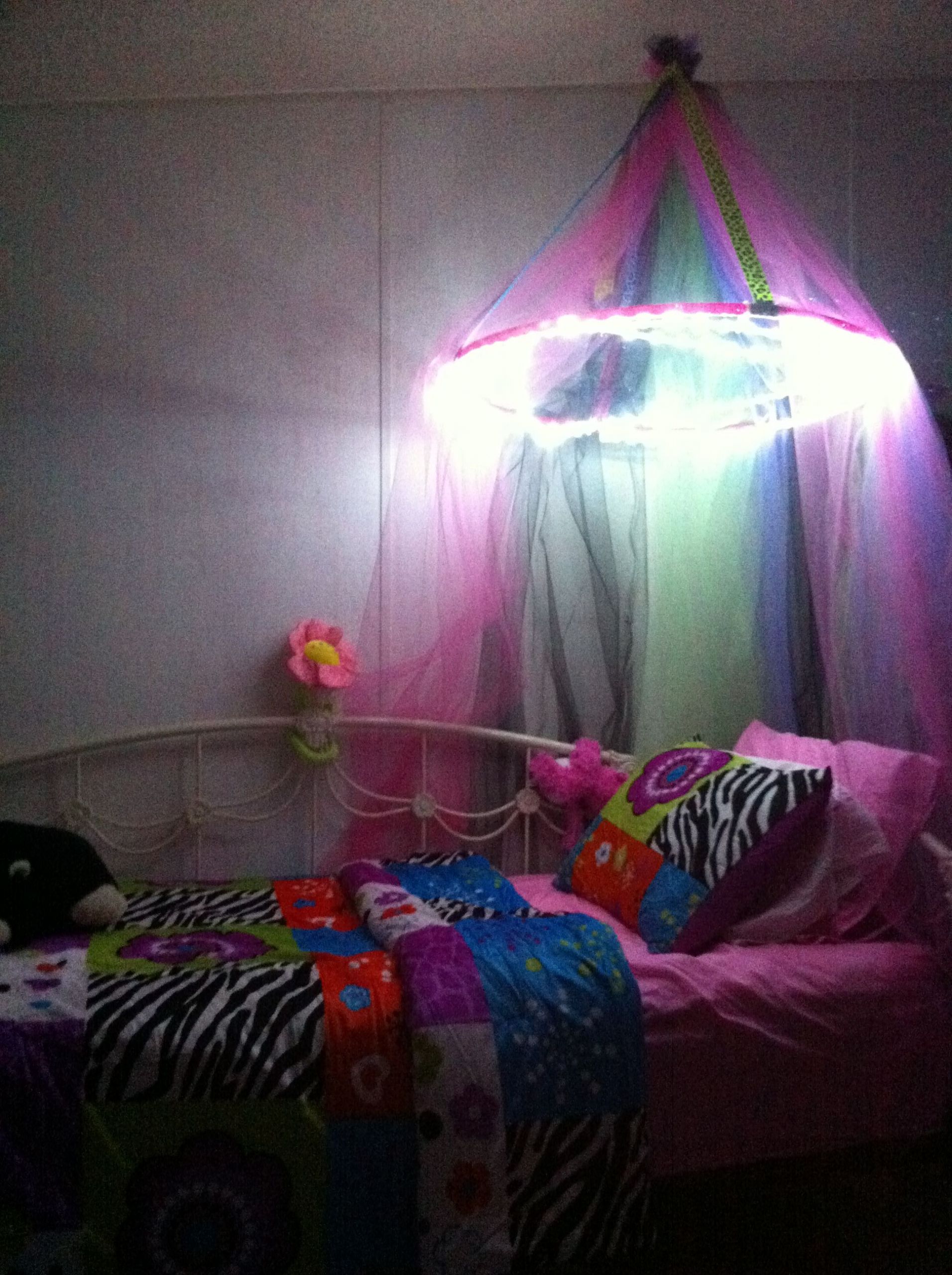 Toddler Bed Canopy DIY
 DIY kids bed canopy with lights