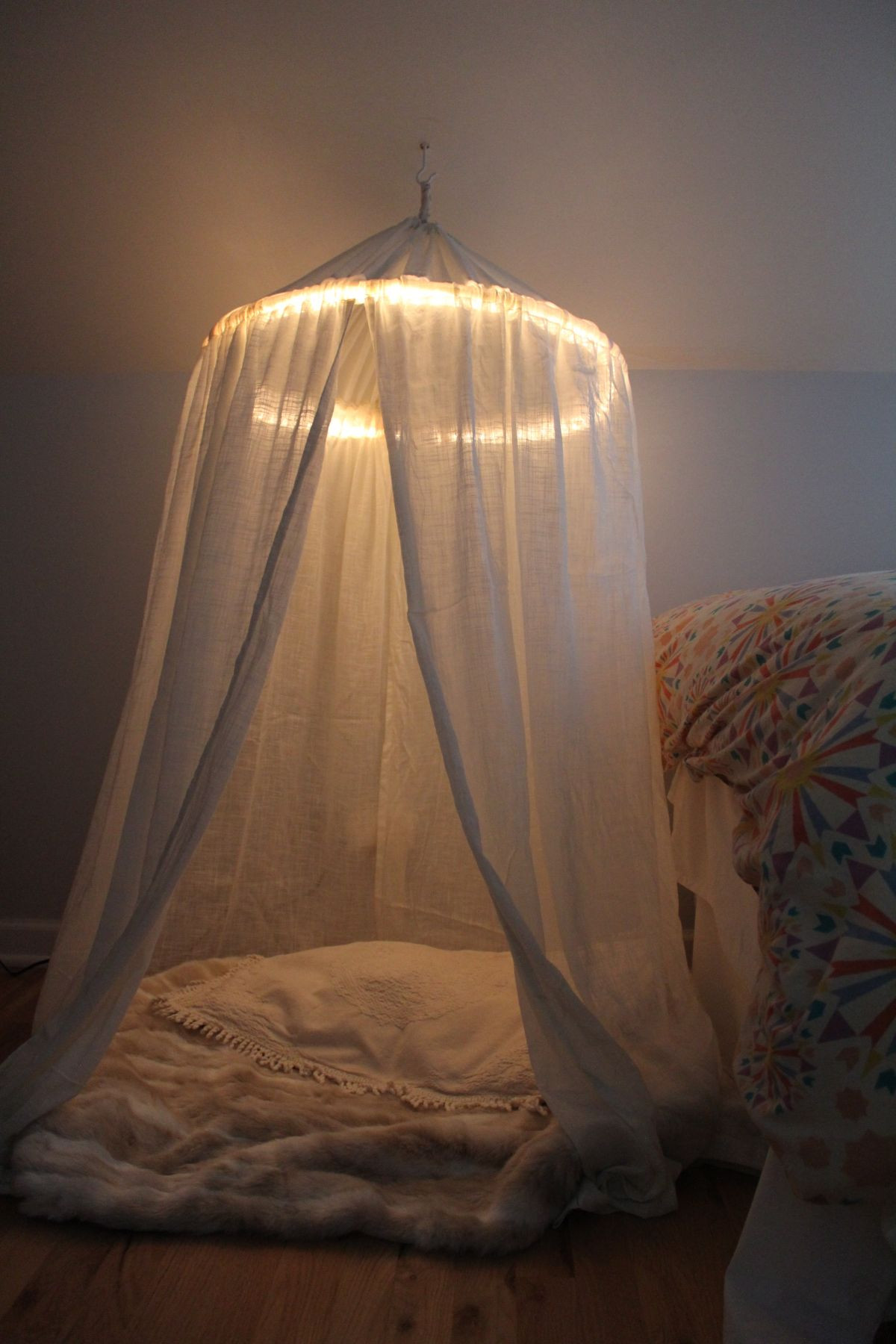 Toddler Bed Canopy DIY
 DIY Canopy Beds Bring Magic To Your Home