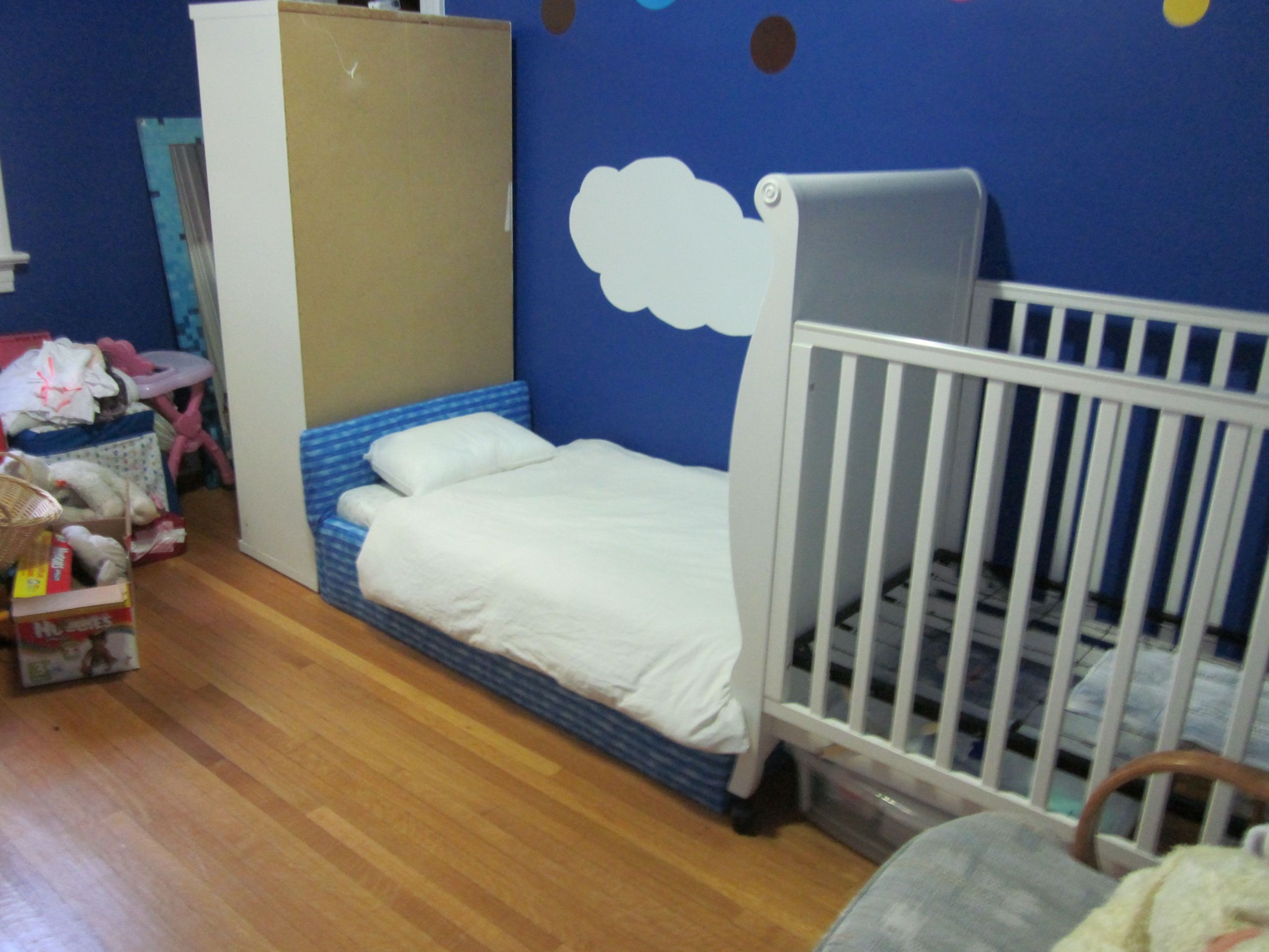 Toddler Bed Frame DIY
 DIY Toddler bed tutorial