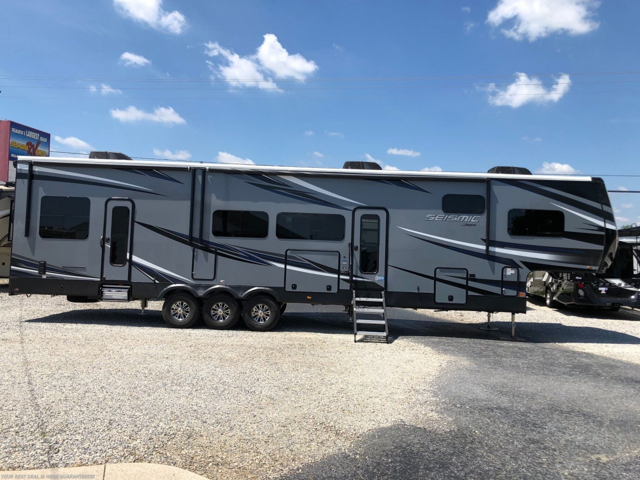 Toy Hauler With Outdoor Kitchen
 Toy Hauler Camper With Outdoor Kitchen