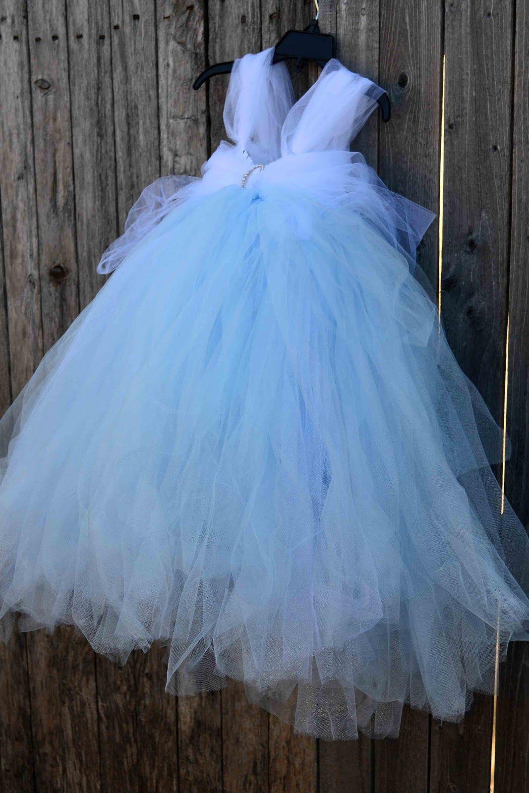 Tulle Dress Toddler DIY
 No Sew Tulle CINDERELLA Dress Maybe I could translate
