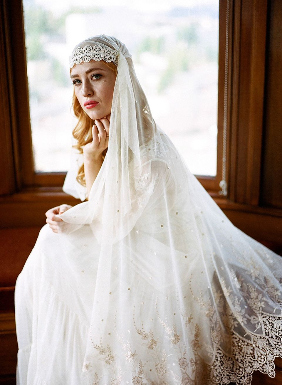 Uk Wedding Veils
 Feminine Romantic and Elegant Wedding Veils With