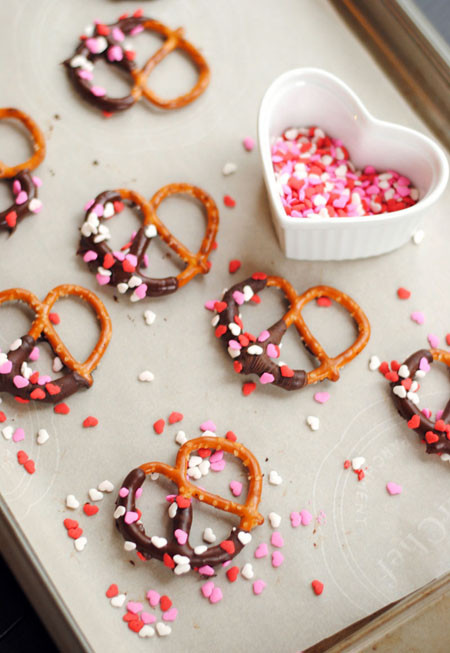 Valentines Day Pretzels
 Leanne bakes Chocolate Covered Pretzels for Valentine s Day