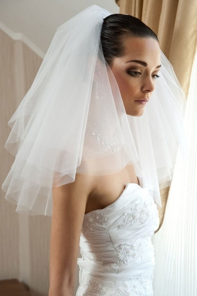 Veil For Short Wedding Dress
 Eight Bridal Fashion Rules to be Broken on Your Wedding Day