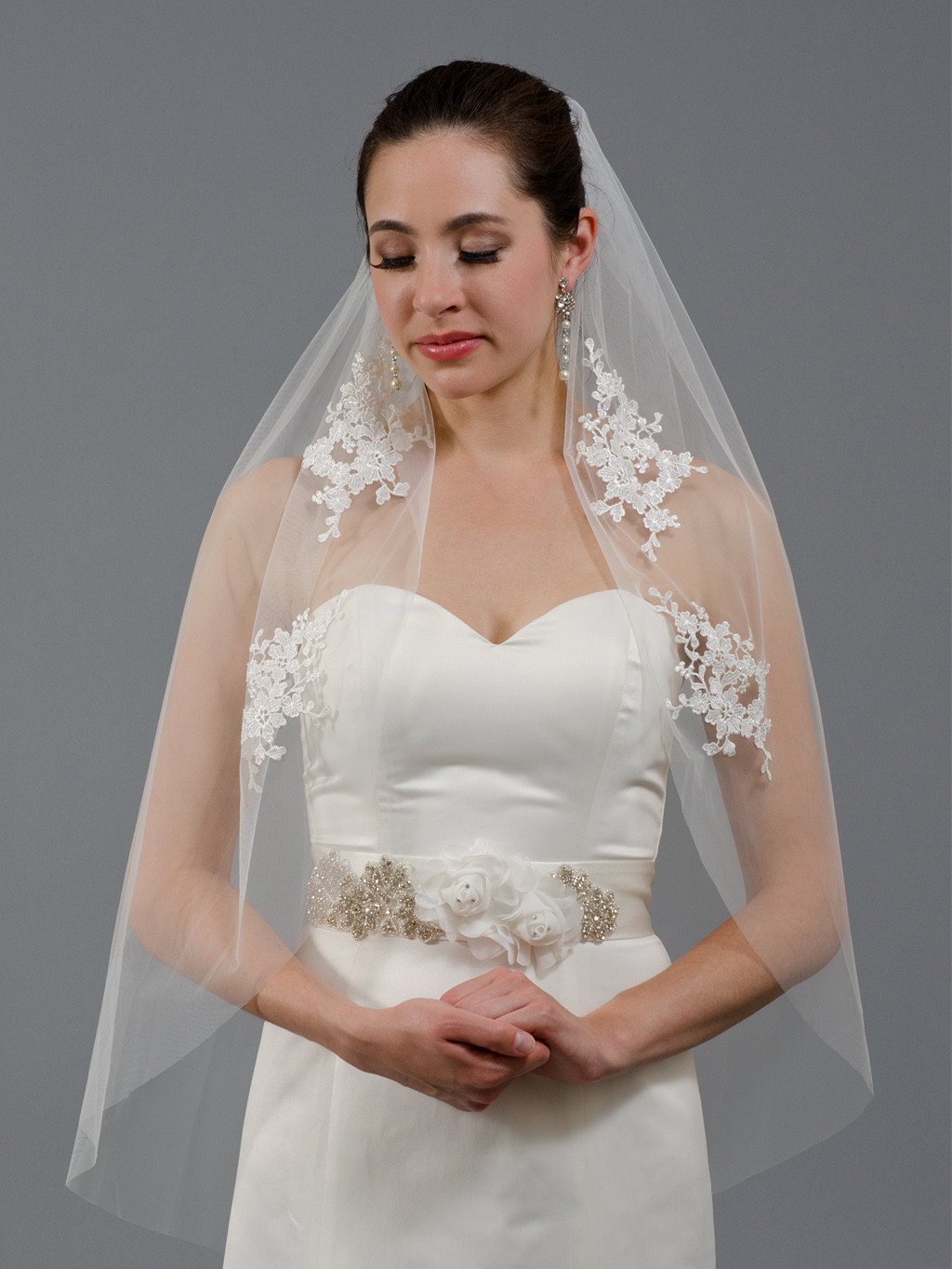Veil In Wedding
 Ivory elbow wedding veil V046 venice lace V046