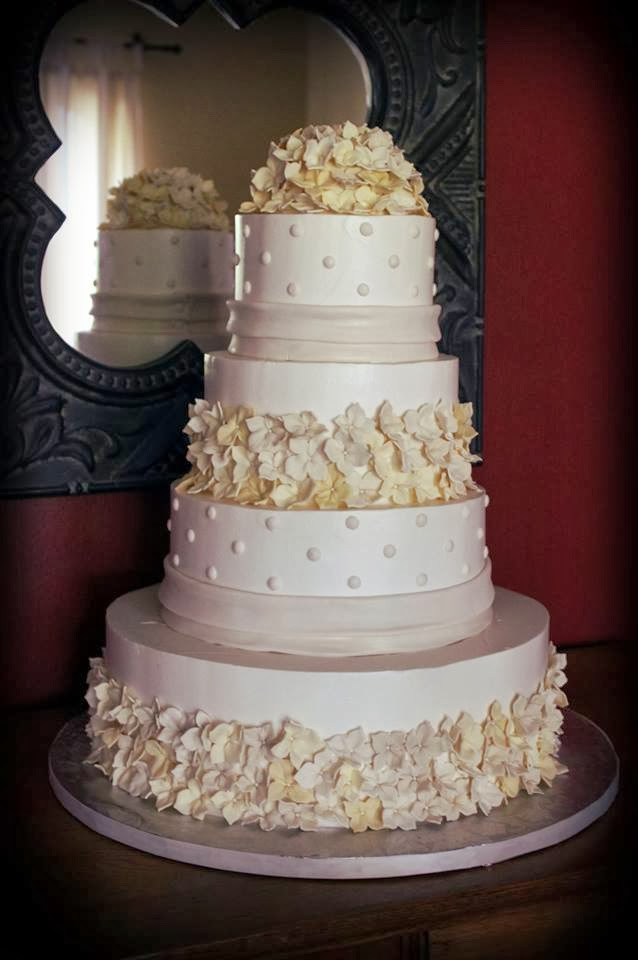 Wedding Cakes Com
 Beautiful and Classy Wedding Cake