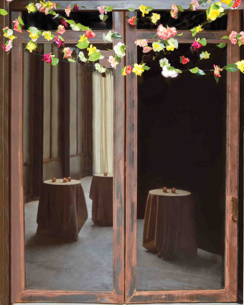 Wedding Garland DIY
 DIY Fresh Flower Garlands