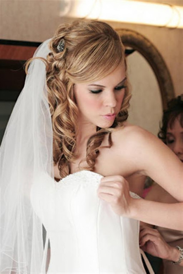 Wedding Hairstyles For Medium Hair With Veil
 57 Beautiful Wedding Hairstyles With Veil Wohh Wedding