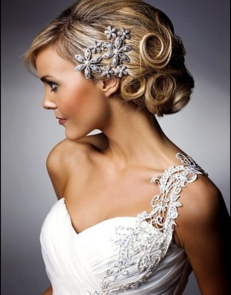 Wedding Hairstyles For Medium Hair With Veil
 60 Wedding & Bridal Hairstyle Ideas Trends & Inspiration