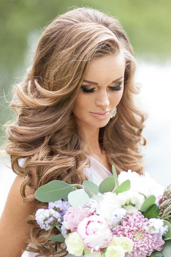 Wedding Hairstyles For The Bride
 Wedding Hairstyles for a Gorgeous Wavy Look MODwedding