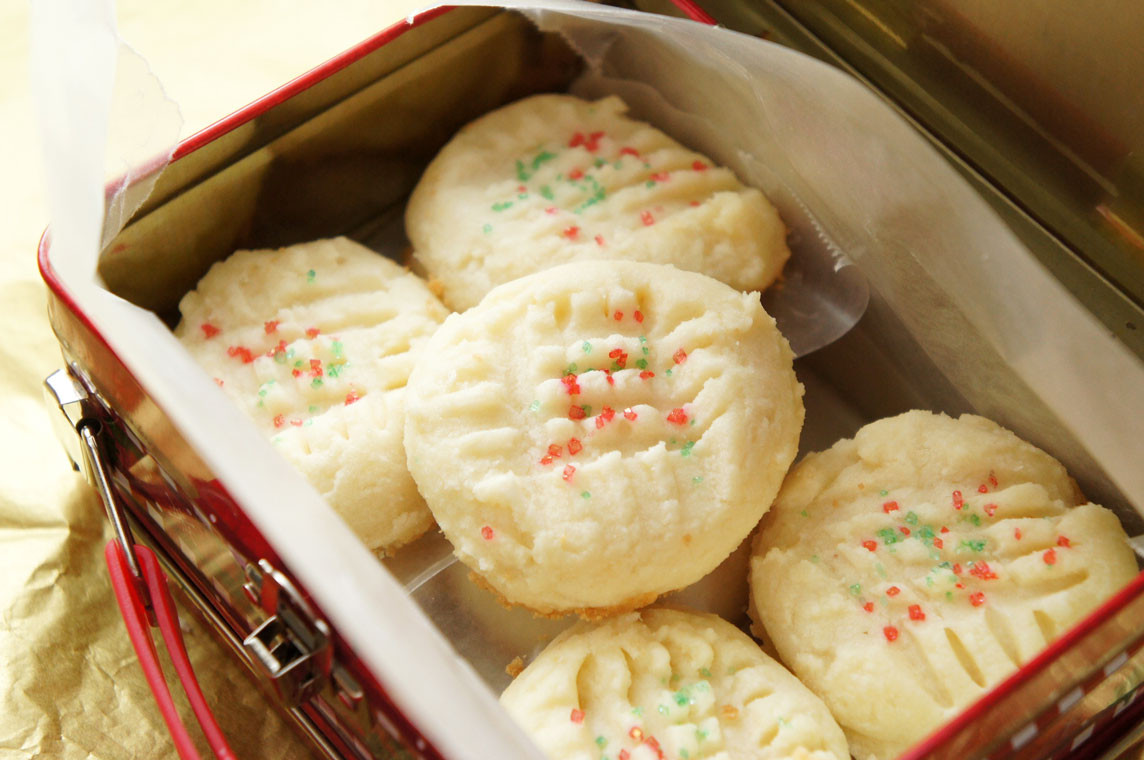 Whipped Shortbread Cookies
 i d l e w i f e whipped shortbread