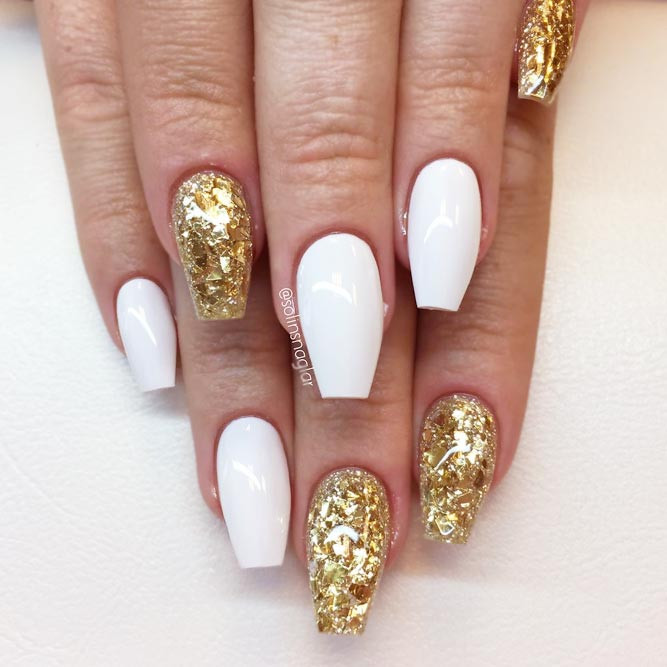 White And Glitter Nails
 25 Magical White Nails Looks To Try Now