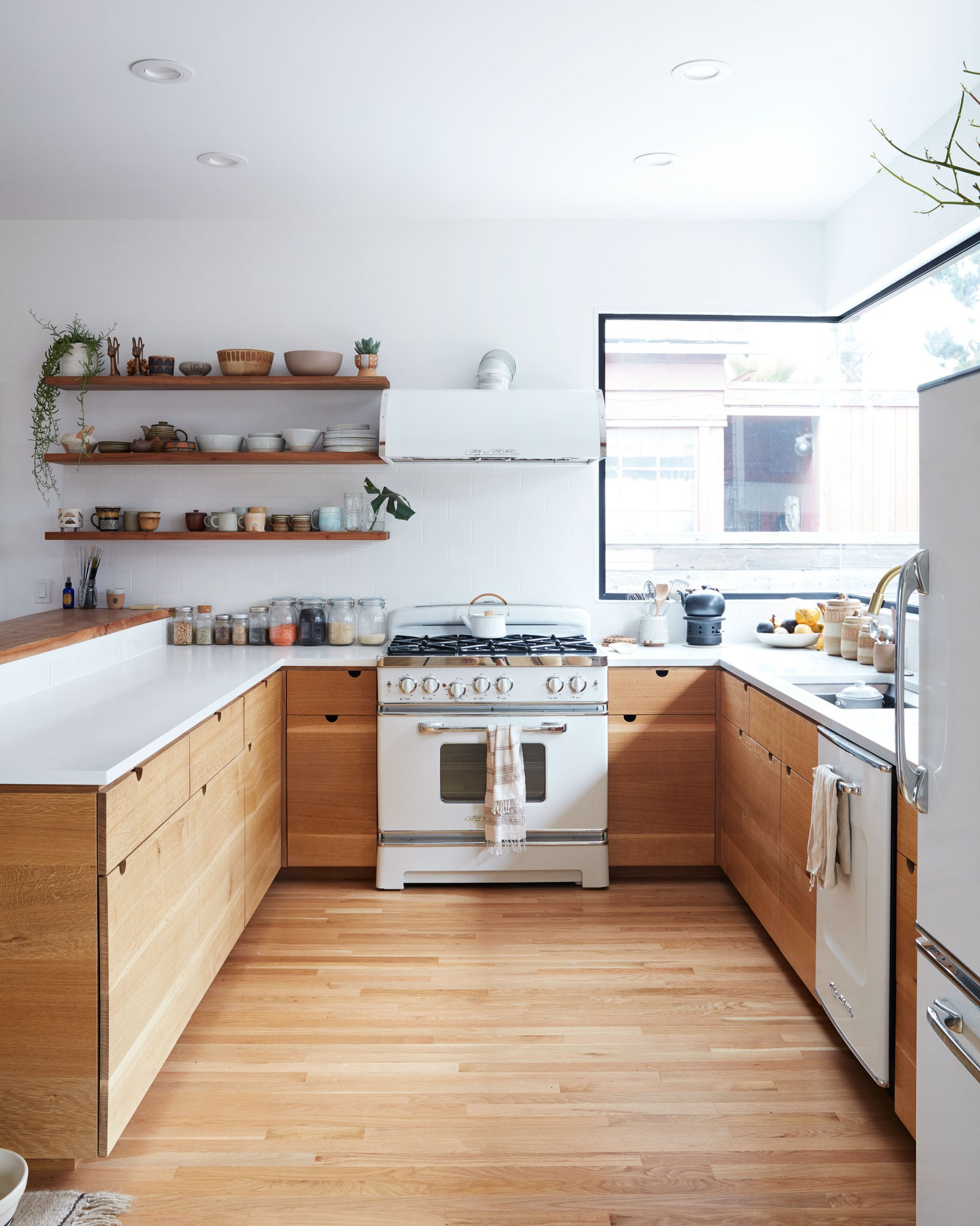 White Appliances Kitchen
 The Secret to Making White Kitchen Appliances Look Chic