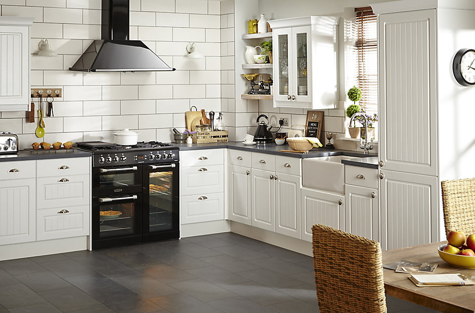 White Country Kitchen Cabinets
 IT Chilton White Country Style Fitted Kitchens