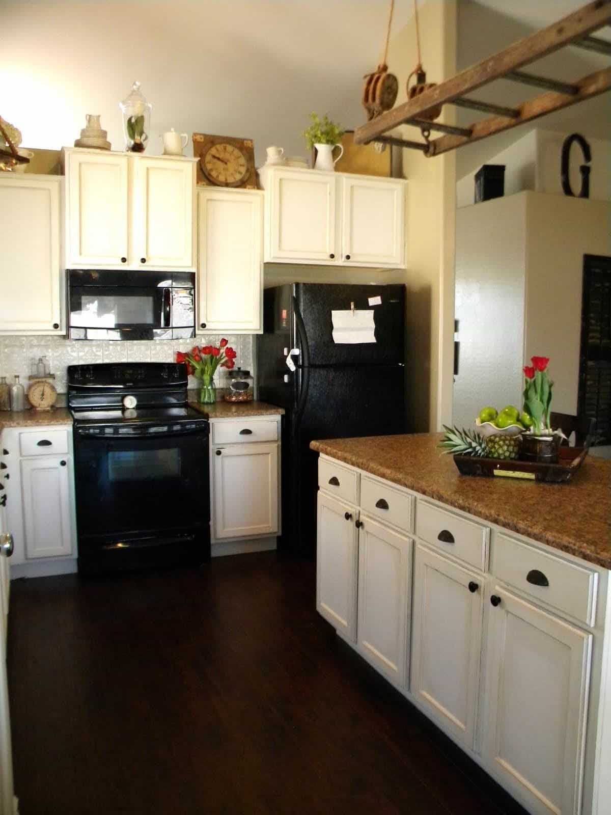 White Kitchen Black Appliances
 Black Appliances With White Cabinets In The Kitchen