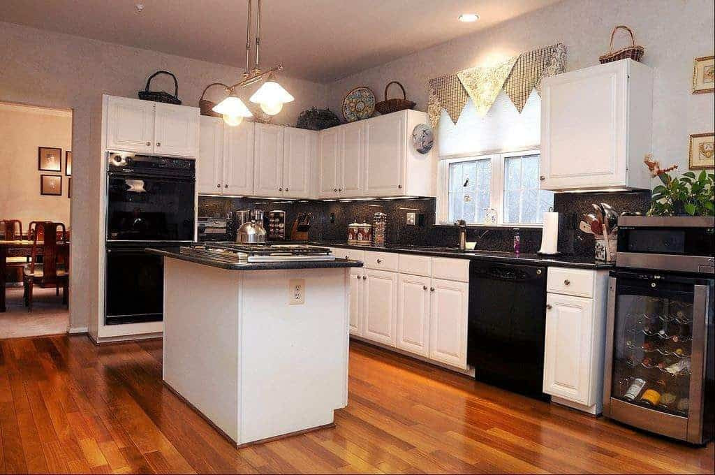 White Kitchen Black Appliances
 Black Appliances Installed In The Traditional Kitchen