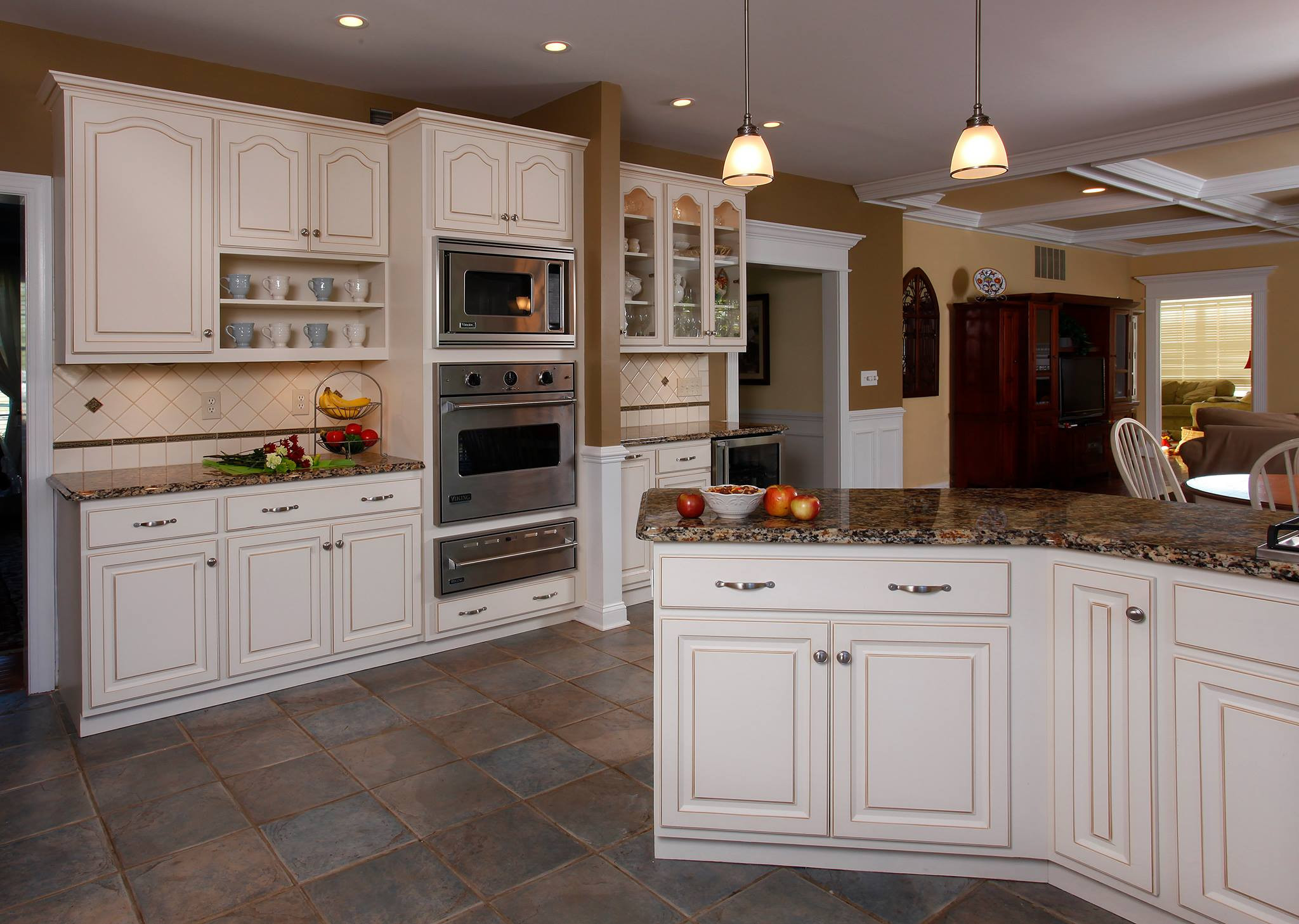 White Kitchen Cabinet Drawers
 Why Winter White Cabinets are so Popular