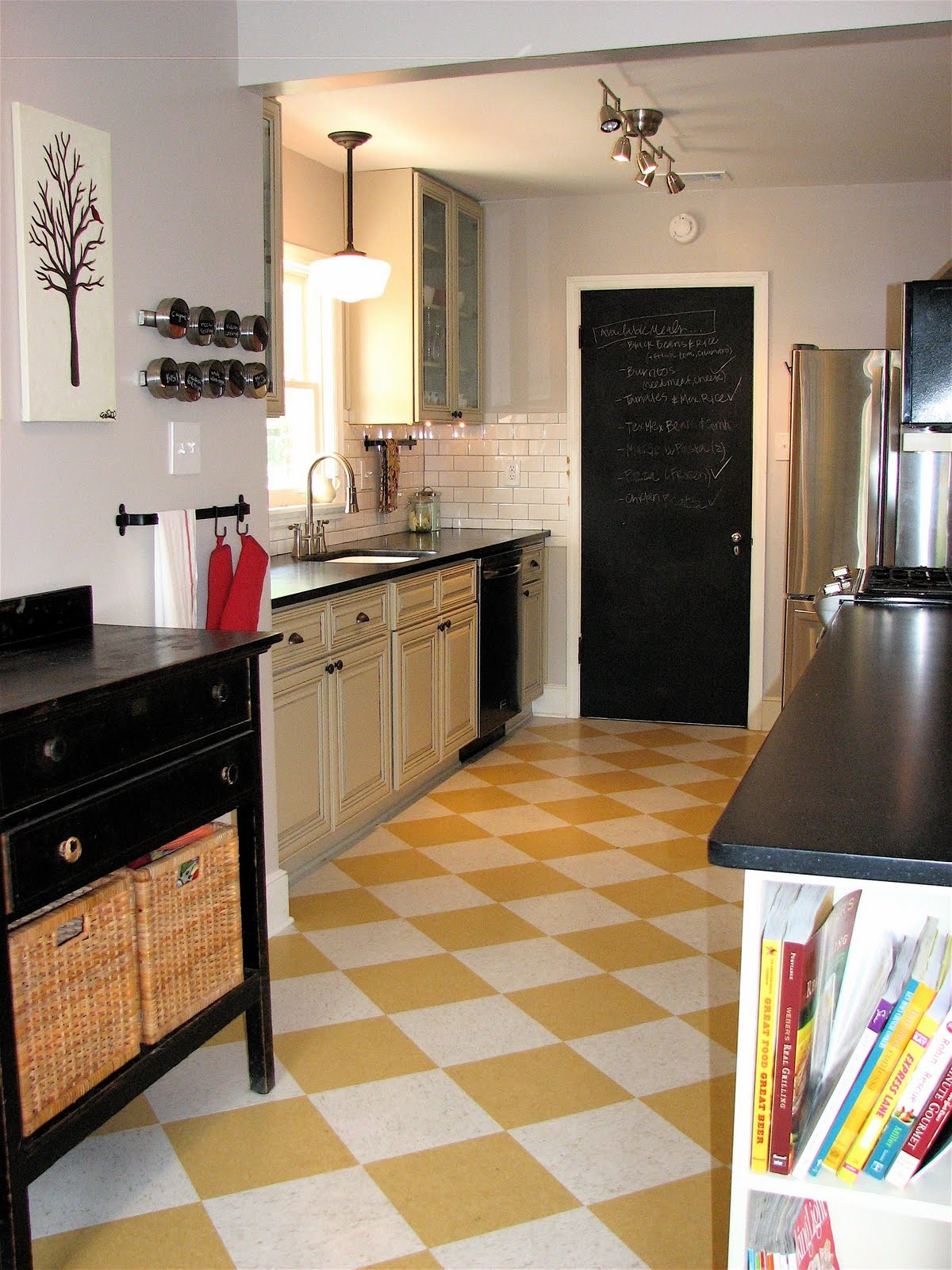White Tile Flooring Kitchen
 18 Beautiful Examples of Kitchen Floor Tile