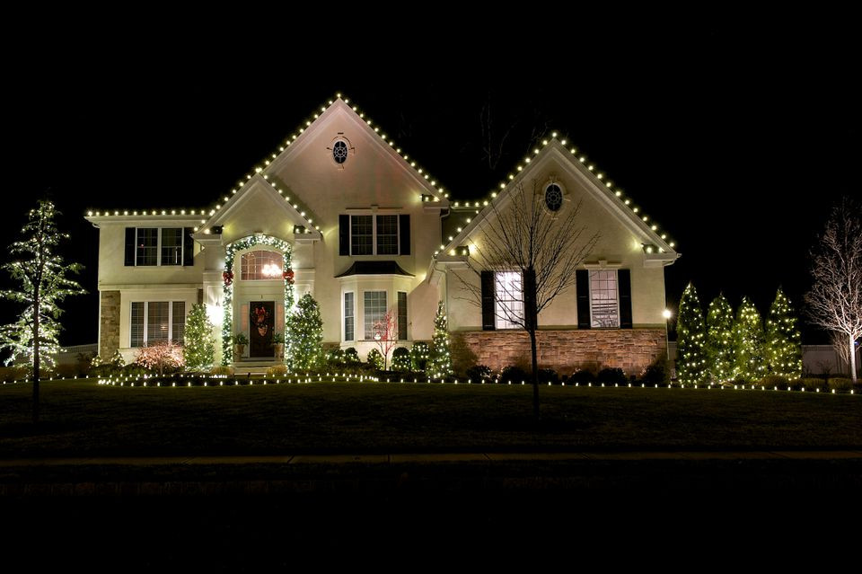 Whole House Christmas Lighting
 DIY Christmas Lights and Outside Decorations