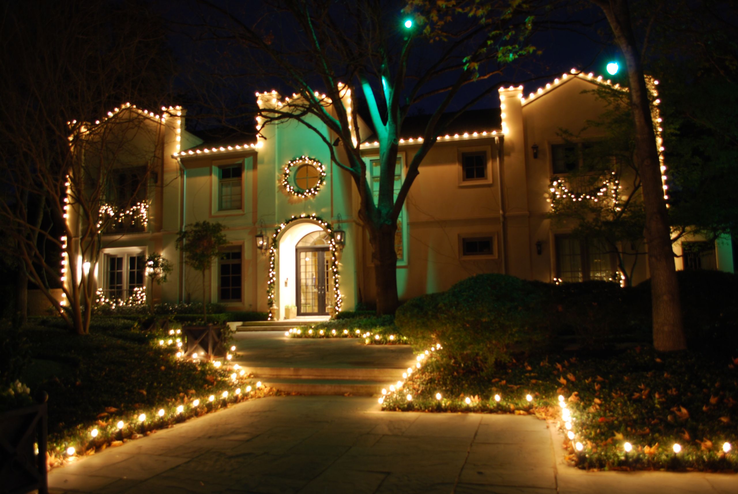 Whole House Christmas Lighting
 Outside Christmas Lights Ideas – HomesFeed