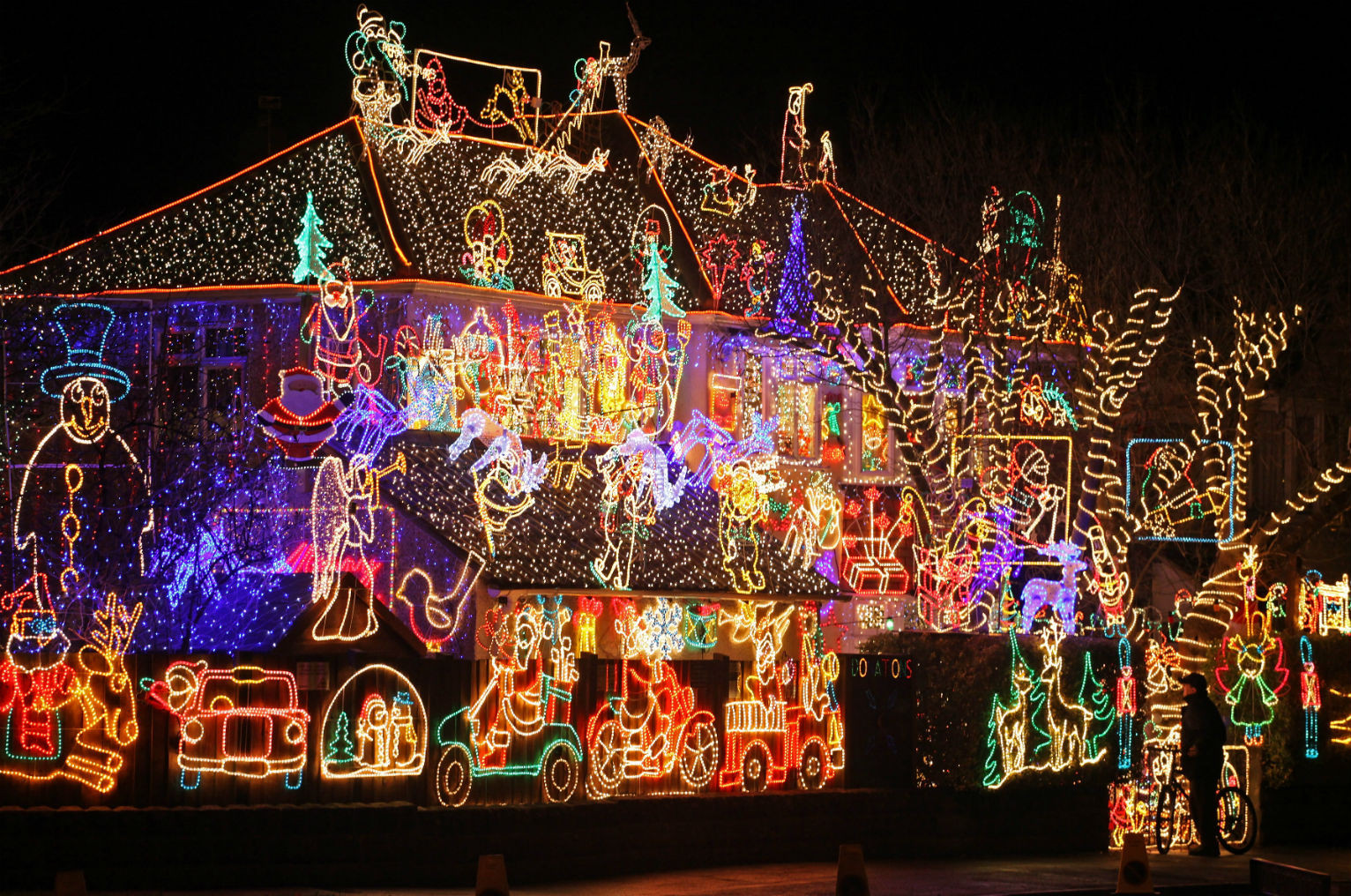 Whole House Christmas Lighting
 Residents Want Changes to the Wonderland at Roseville