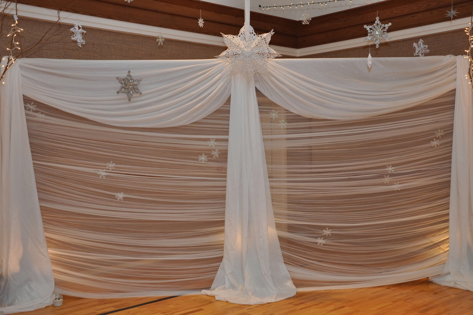 Winter Wonderland Backdrop Ideas
 bridesdesigner DIY Event Decor