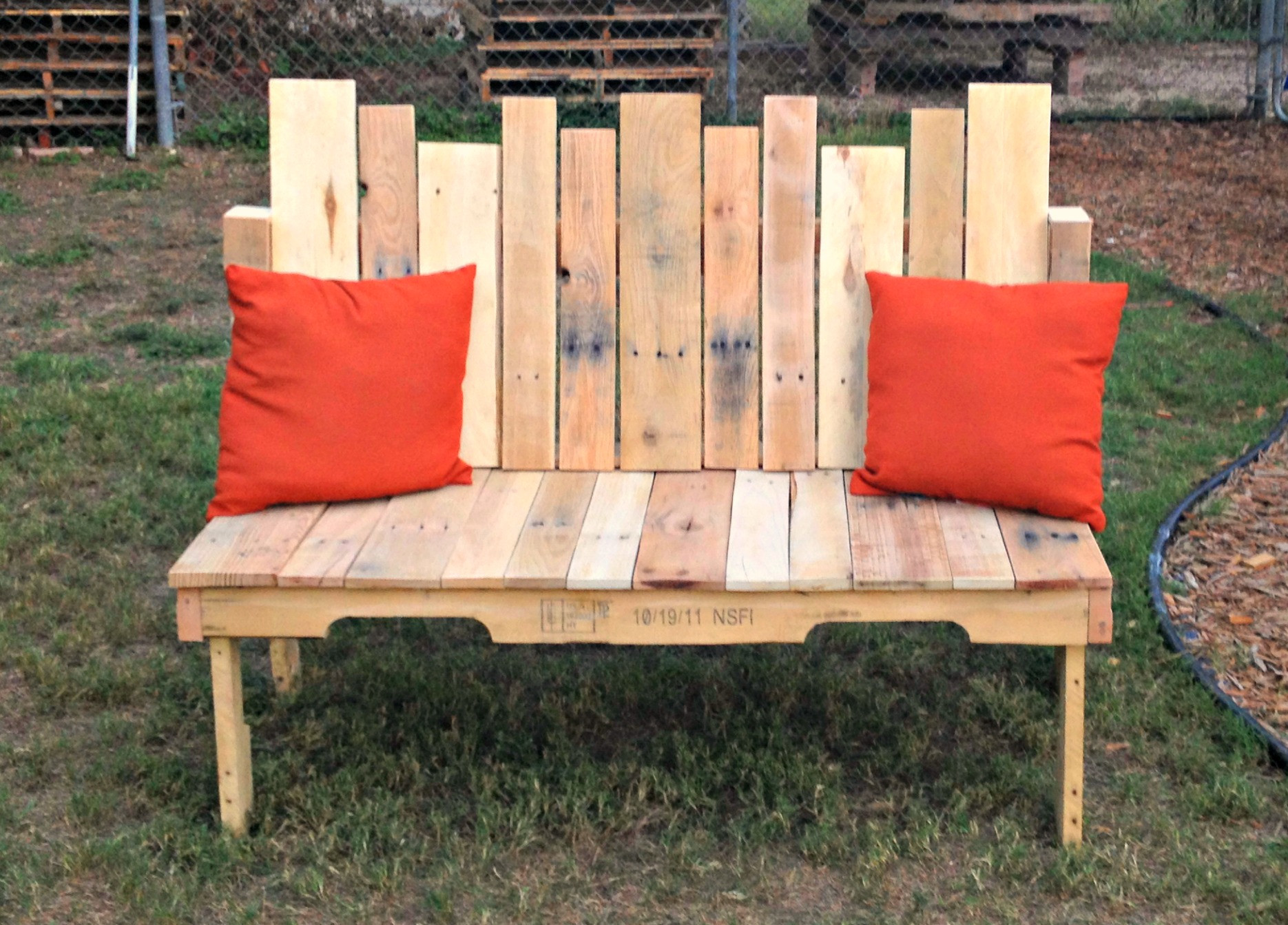 Wood Benches DIY
 15 Awesome DIY Garden Benches