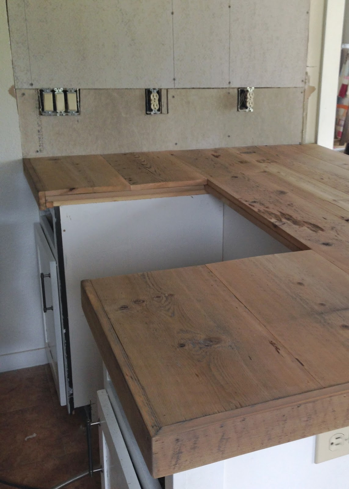 Wood Countertops DIY
 DIY Reclaimed Wood Countertop