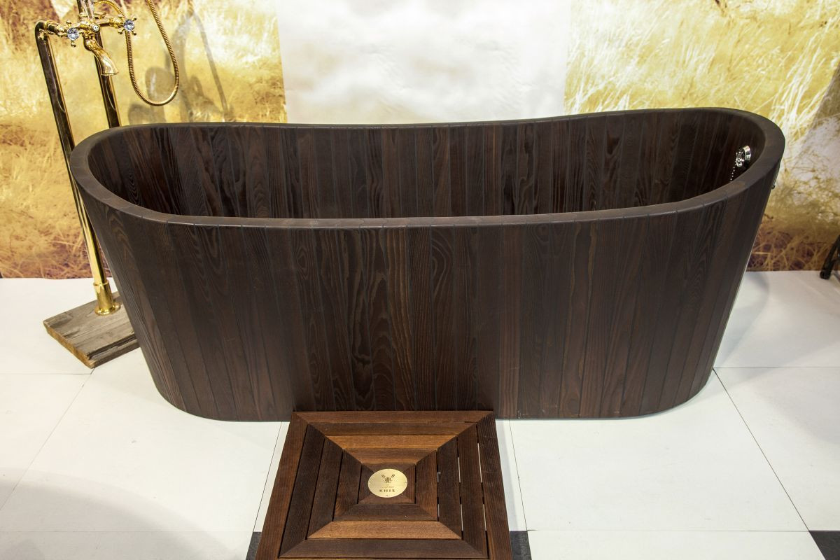 Wooden Bathtub DIY
 Wooden Bathtubs a Delight for the Senses and Your Home Decor