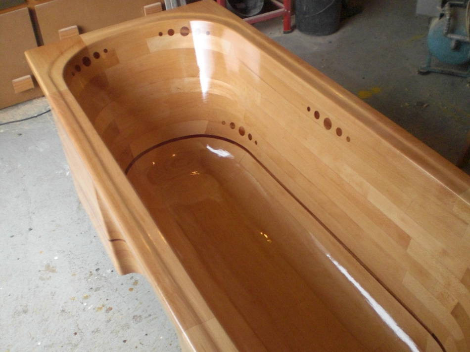 Wooden Bathtub DIY
 Mitja Narobe s wooden bathtub build