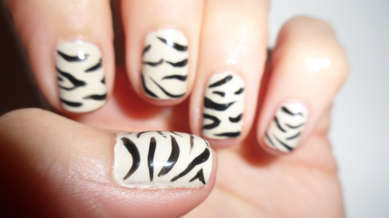 Zebra Nail Art
 Nailificent Zebra print nail art