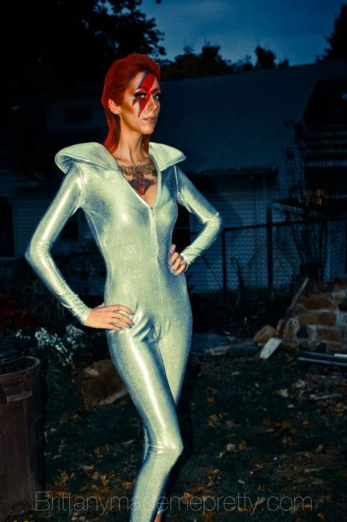 Ziggy Stardust Costume DIY
 Ziggy Stardust Girl