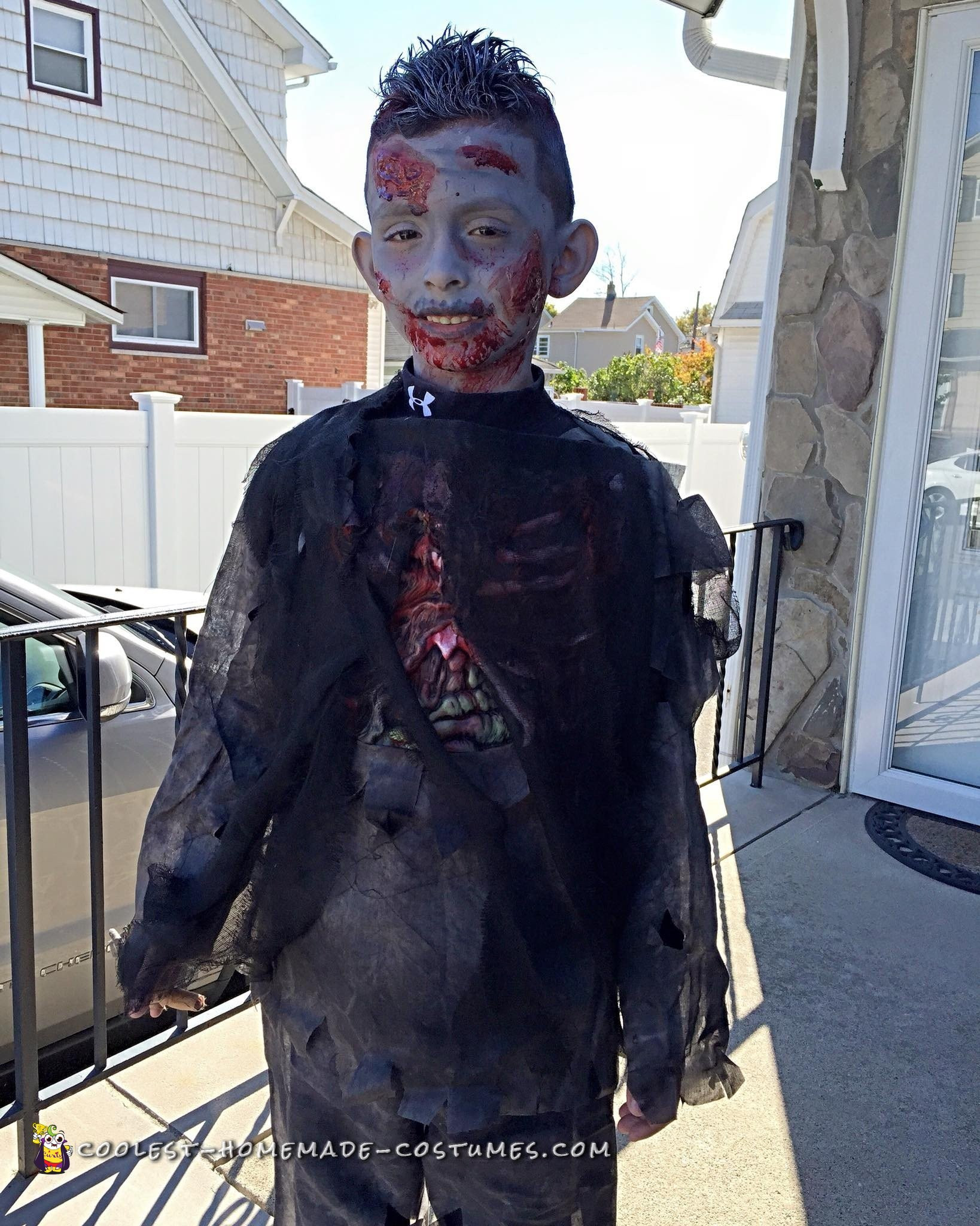 Zombie DIY Costume
 Creepy Zombie Costume