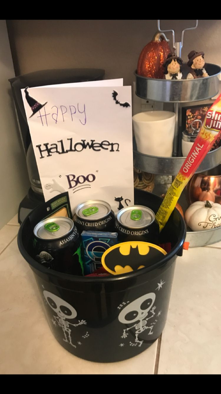 Big Gift Ideas For Boyfriend
 Halloween Gift Basket Ideas for boyfriend