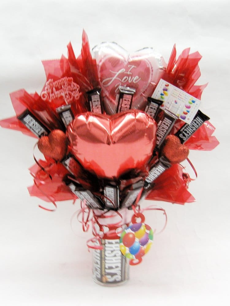Candy Baskets For Valentines Day
 Fun Bunch 2 Balloons & Hershey Candy Bars Bouquet