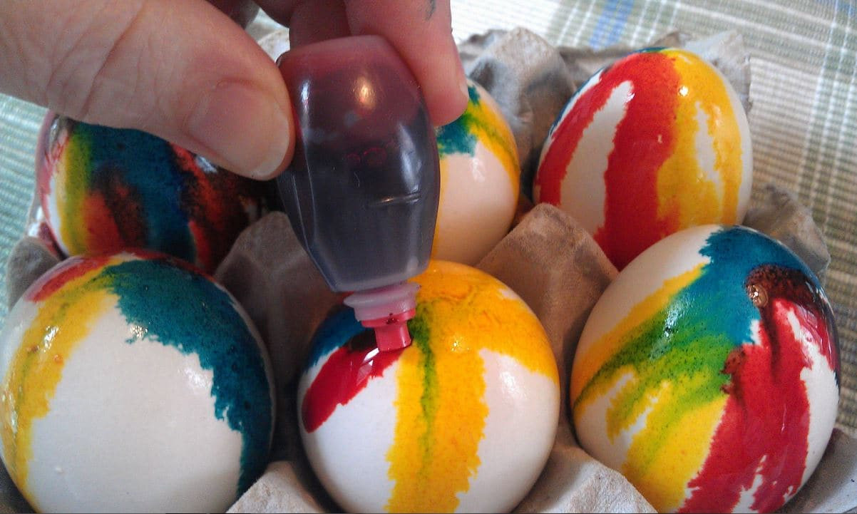 Coloring Easter Eggs With Food Coloring
 How to Make Tie Dye Easter Eggs