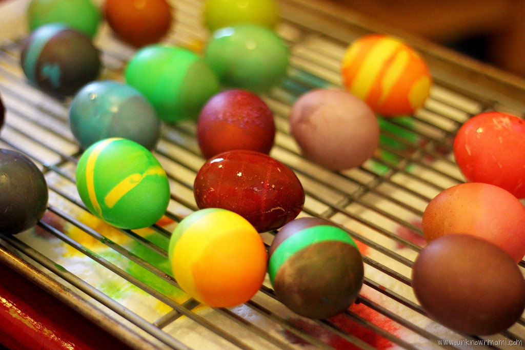 Coloring Easter Eggs With Food Coloring
 DIY Easter Egg Dye with Food Coloring and Vinegar By Claudya