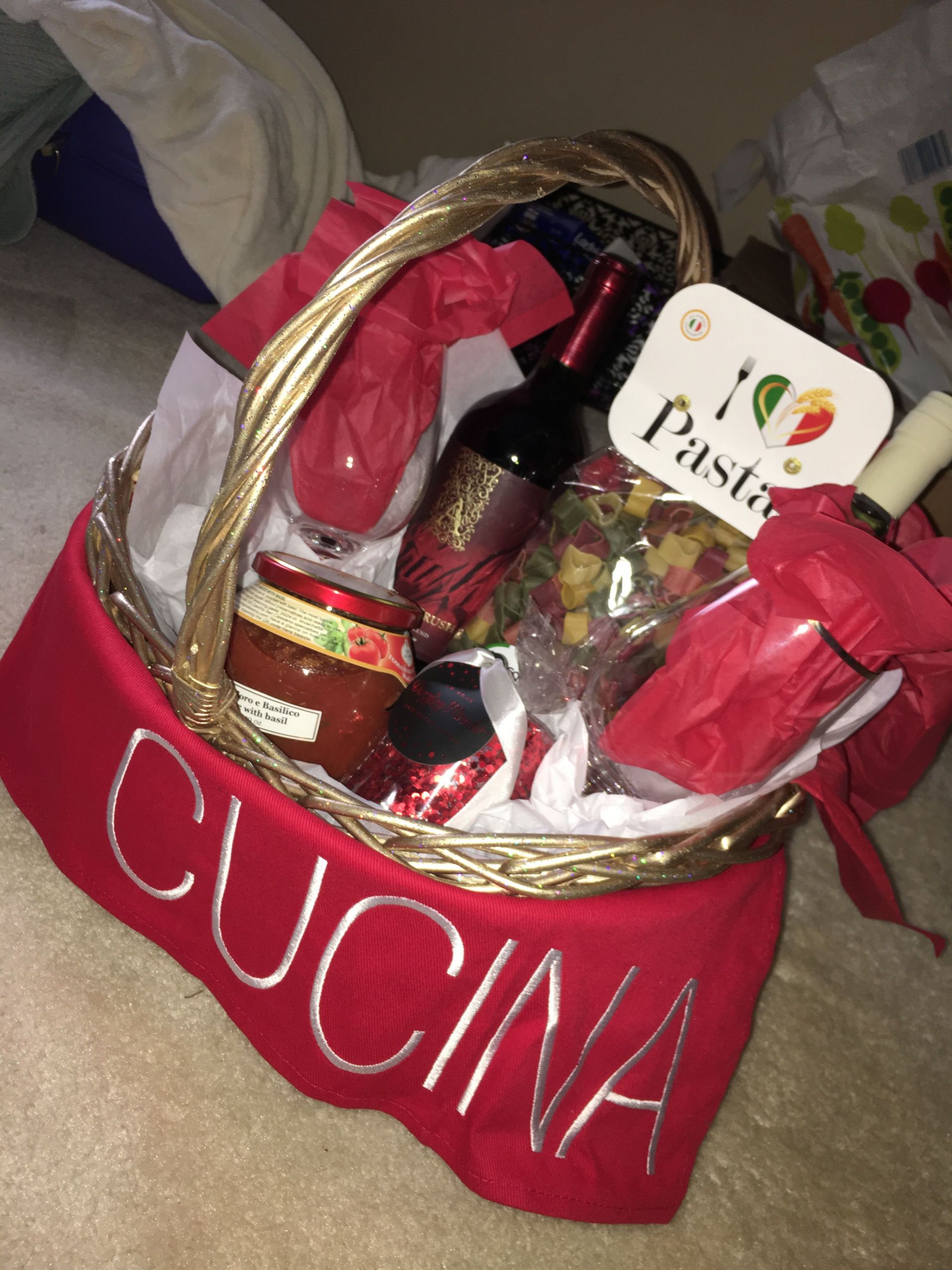 Couples Gift Ideas
 Couples t basket idea