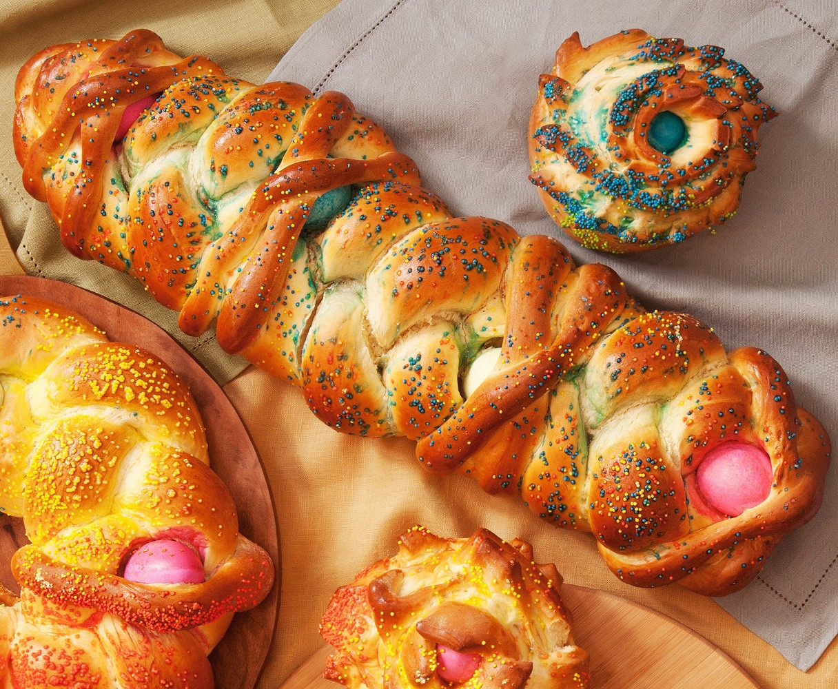 Easter Egg Bread
 Easter Bread With Colored Eggs Edible munities