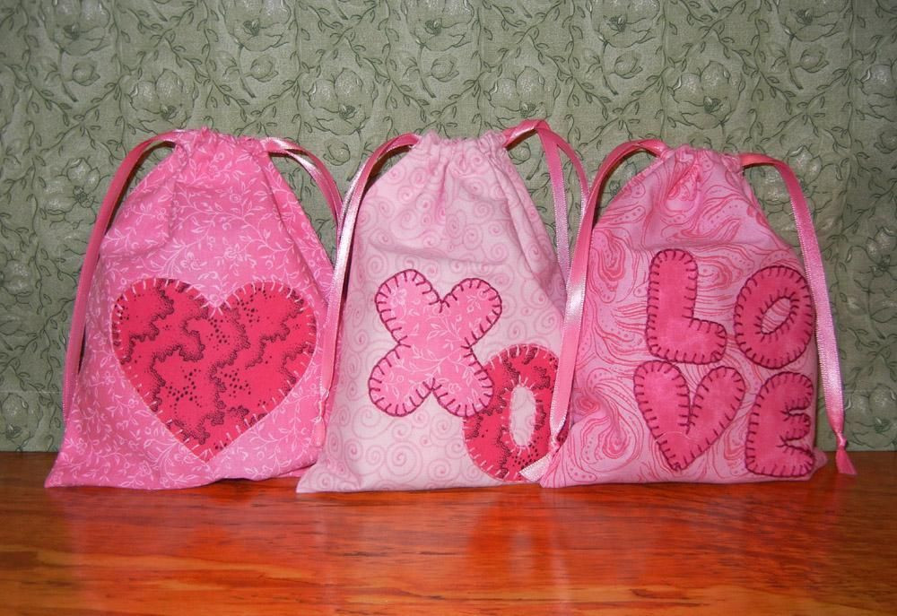 Valentine Gift Bags Ideas
 Cute valentine t and treat bags to make