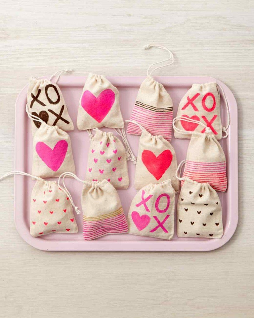 Valentine Gift Bags Ideas
 40 Creative Valentine s Day Craft Ideas and Sweet Treats