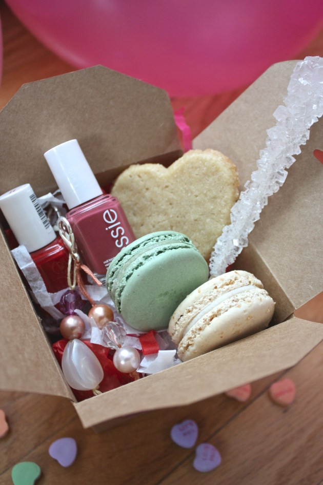 Valentine Gift Box Ideas
 Valentine Gift Boxes for Her