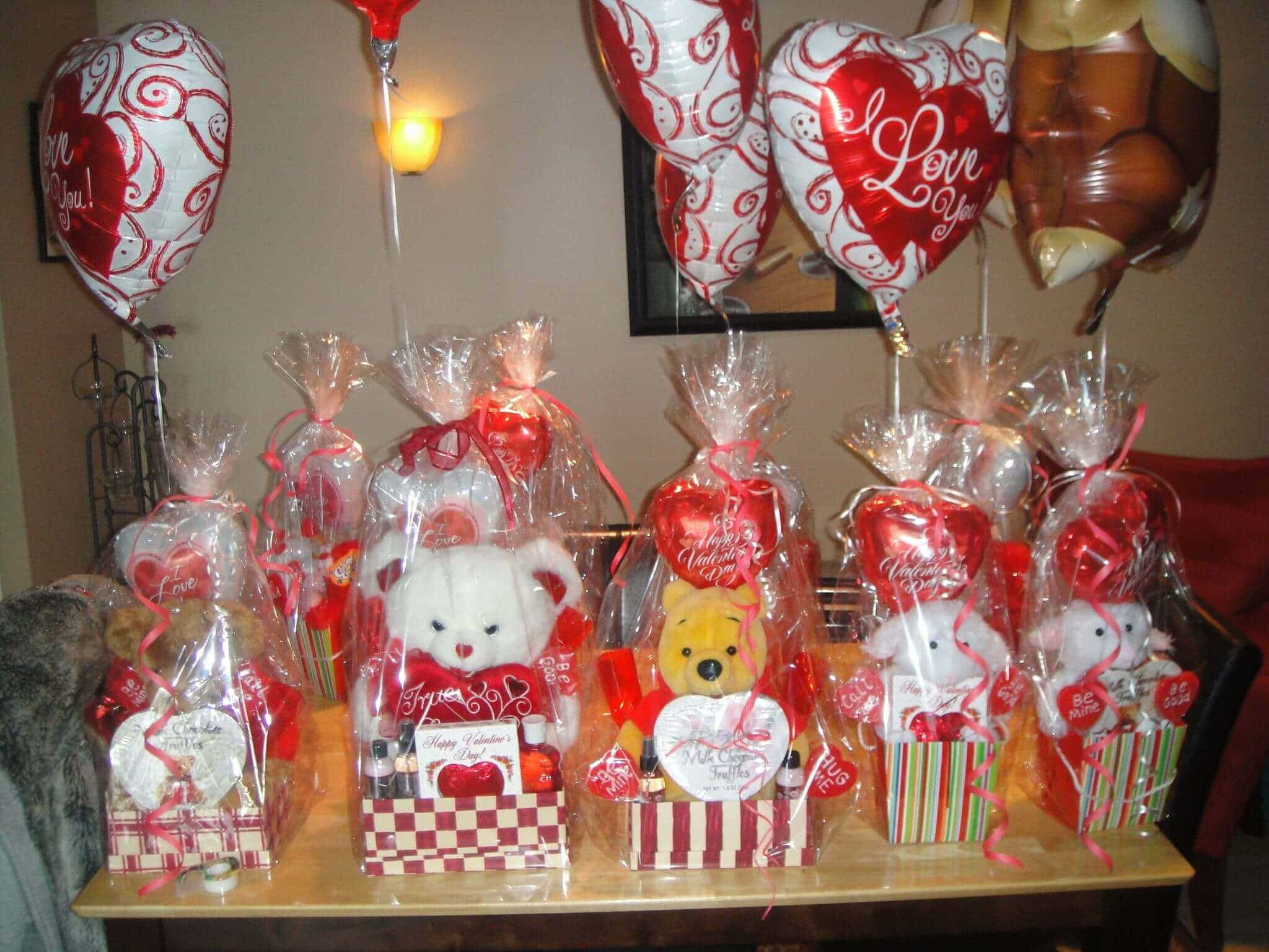 Valentine Gift Boxes Ideas
 Best Valentine s Day Gift Baskets Boxes & Gift Sets Ideas