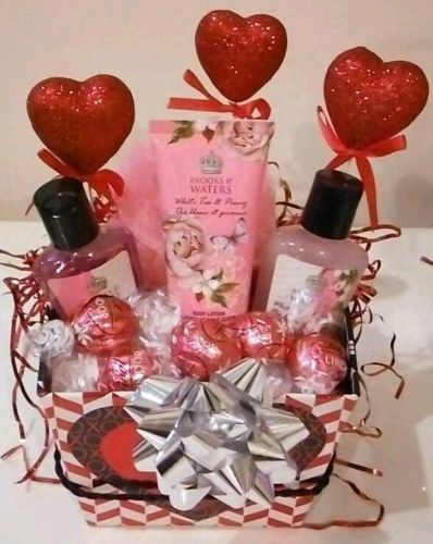 Valentine Gift Ideas For Women
 Valentine 039 s Gift Basket For Women Pink Bath Body
