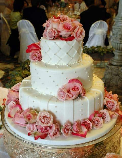 Valentine Wedding Cakes
 Insanely Beautiful Valentine’s Day Wedding Cakes The