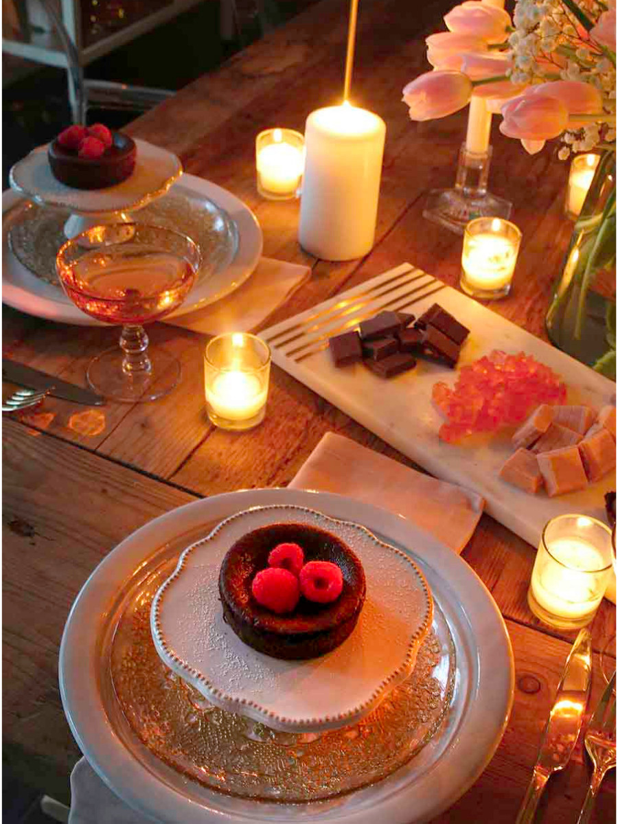 Valentine&amp;#039;s Day Dinners for Two Elegant Valentine S Day Table Candlelit Dinner for Two Modern Glam
