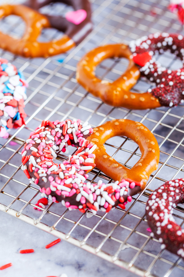 Valentine'S Day Pretzels
 Valentine’s Day Dipped Pretzels